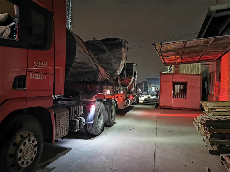 最后一車裝大型風(fēng)機(jī) 最后一車裝大型風(fēng)機(jī)