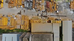 東莞市生態(tài)環(huán)境局無人機(jī)航拍沙田鎮(zhèn)企業(yè)未批先建、噴漆廢氣直排！