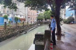 雨水管流出白水！東莞市萬江查處一清洗廢水外排企業